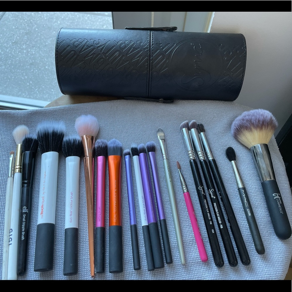 Makeup Brushes + Holder